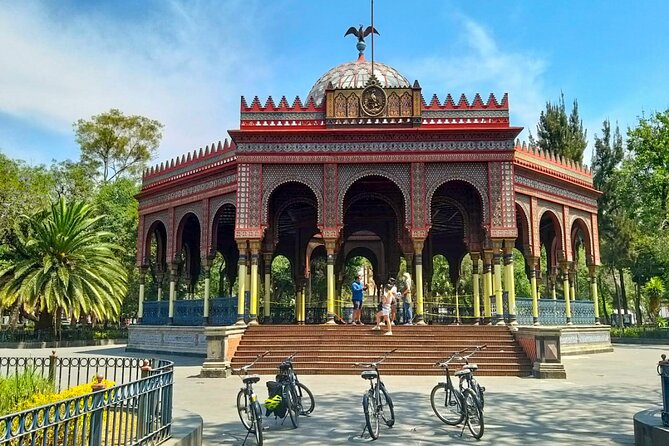 Mexico Off the Beaten Track: Street Food & Bikes — All Inclusive - Paseo de la Reforma: A Controversial Topic and Big-City Scale