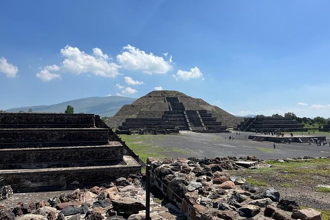 Morning Tour of the Teotihuacan Pyramids - Stop 2: Piramide del Sol (why the biggest pyramid gets your attention)