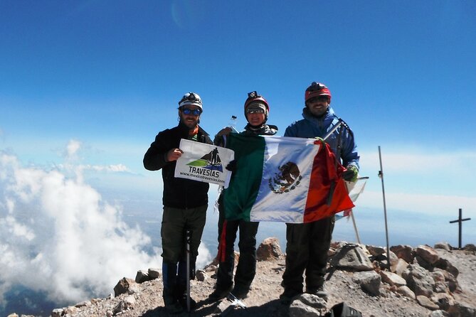 Mountaineering Iztaccihuatl (5220m) - Popocatépetl views and why the summit moment counts