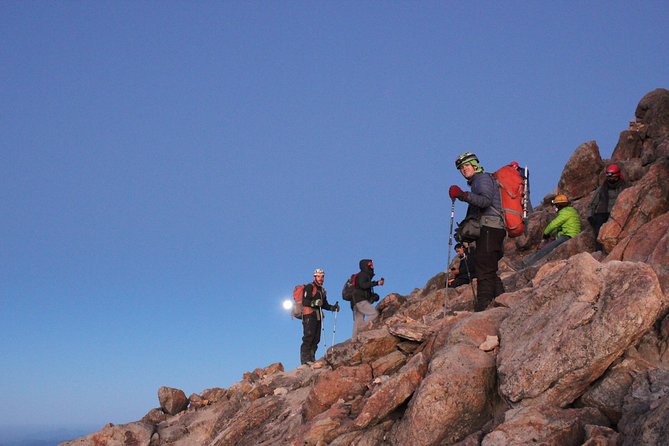 Mountaineering Iztaccihuatl (5220m) - Day 1: Paso de Cortes registration, Altzomoni refuge, and a smart acclimatization climb