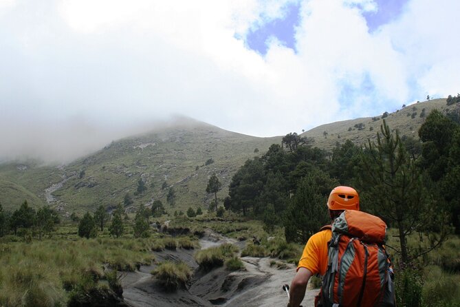 Mountaineering Malinche (4,460 meters) - Helmets, guides, and a 10-person max: the comfort of structure
