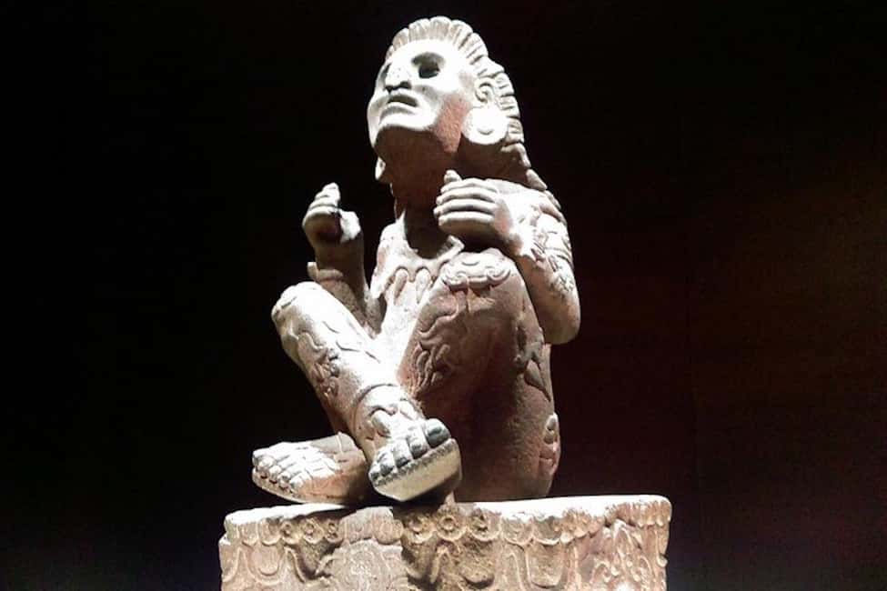 National Museum of Anthropology: a journey into Mexico's past - English lang. - Pakal the Great replica: why rulers look the way they do