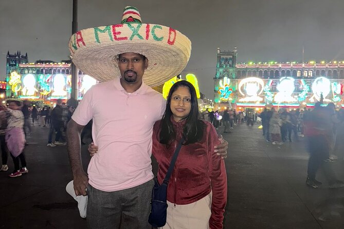 Night tour + tacos in Mexico City fully illuminated! - Meet Carlos and Viviana: private, friendly, and flexible when possible