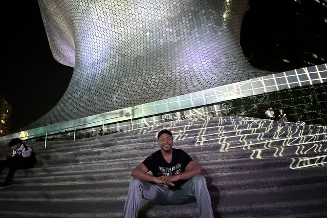 Night tour + tacos in Mexico City fully illuminated! - Zócalo after dark: the square that anchors everything