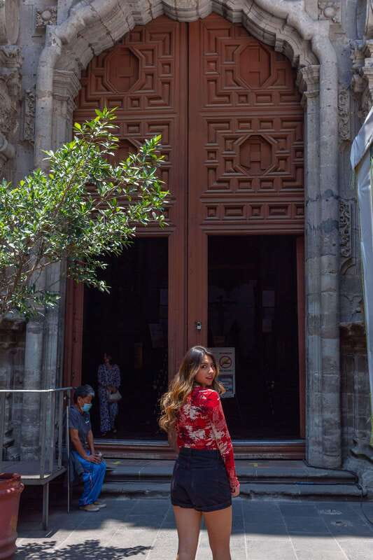 Poetry tour Mexico City - Starting at Casa de los Azulejos: the modern poetry thread