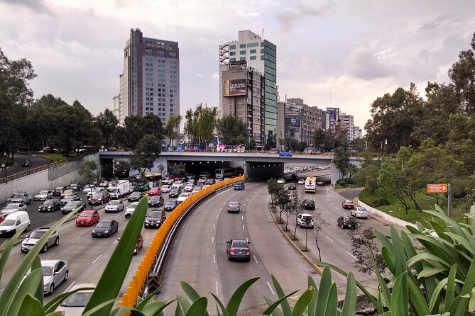 Private Contrasts of Mexico City Neighborhoods Tour - Chapultepec Park: Mexico City’s lung with fountains, lakes, and archaeology