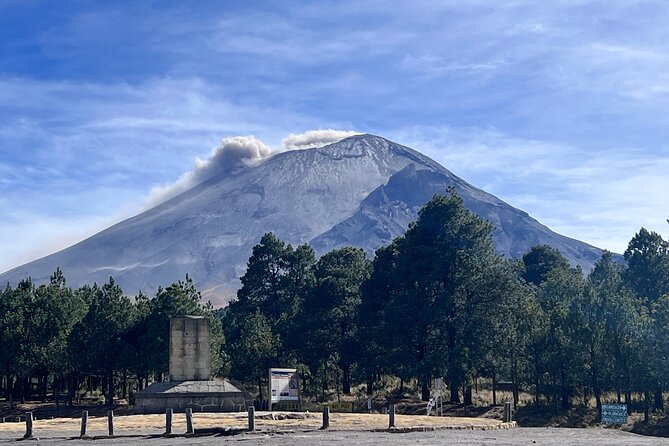 Private Hike next to volcano at 14800 ft. from Mexico city - First step: 7am pickup and the ride to Paso de Cortés