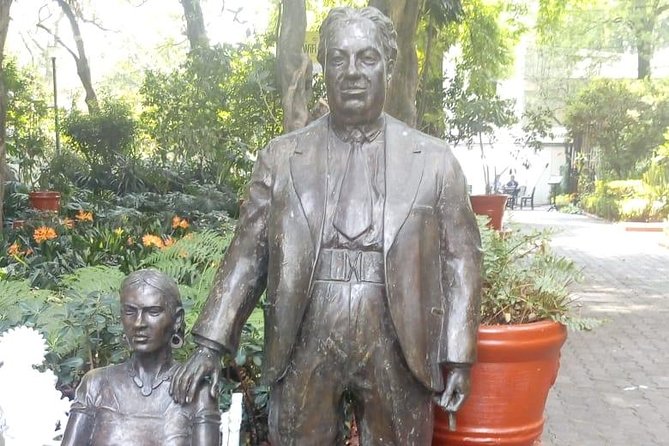Private Tour Coyoacan & Frida Kahlo's Neighbourhood - Best Rated - Parque Frida Kalho: Art in the Open Air