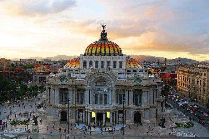 PRIVATE Tour Downtown & Anthropology Museum & Chapultepec Castle - Reforma to El Ángel: the city’s traffic symbol