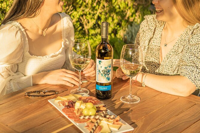 Private tour Freixenet Winery & Peña de Bernal - Wine and tapas tasting: the 18+ rule and a sensible plan
