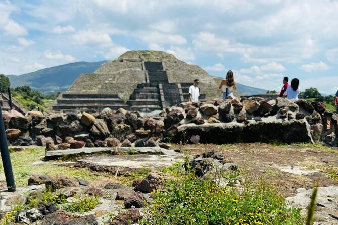 Private Tour, Great Experience, CDMX to Teotihuacan Pyramids - The Feathered Serpent temple: huge snake heads and what they mean