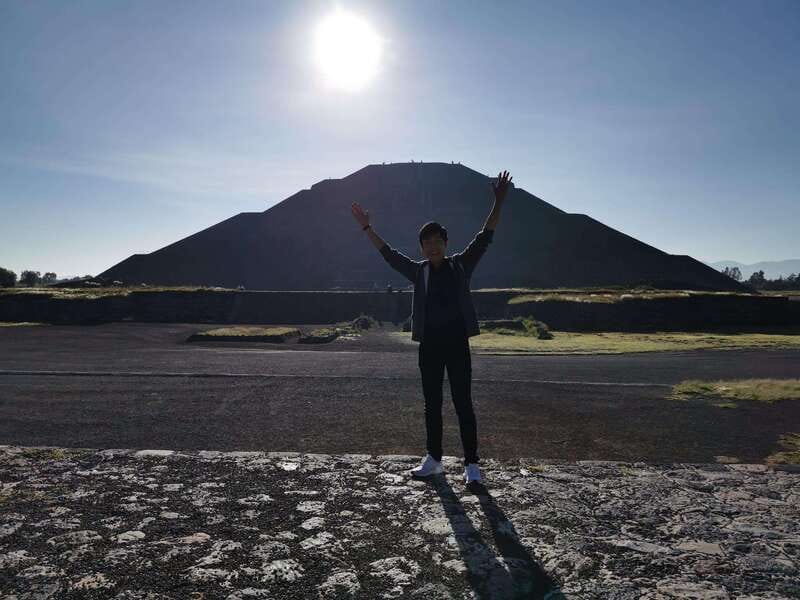 PRIVATE TOUR IN TEOTIHUACAN AND GUADALUPE BASILICA - Teotihuacán workshops and the Calzada de los Muertos walk