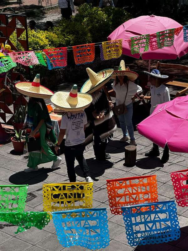 PRIVATE TOUR IN TEOTIHUACAN AND GUADALUPE BASILICA - Guides Pablo and Isais: why off-topic questions feel welcome