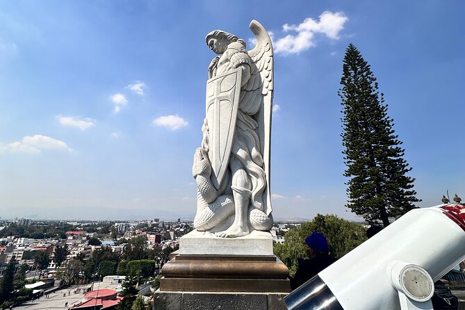 Private tour of the basilica of Guadalupe with Guadalupano museum - Climbing to Cerrito: Views, the Mantle-Flowers Moment, and Chapel Time