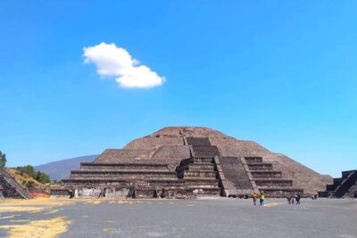 Private Tour Pyramids of Teotihuacan - Tlatelolco’s Plaza of the Three Cultures: a fast stop with big meaning