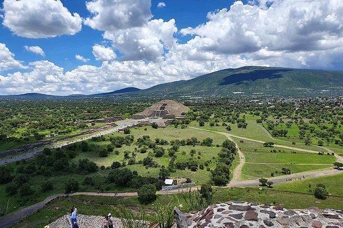 Private Tour Pyramids of Teotihuacán and Guadalupe Basilica up to 4 people - Teotihuacán’s Pyramid of the Sun and the Avenue of the Dead