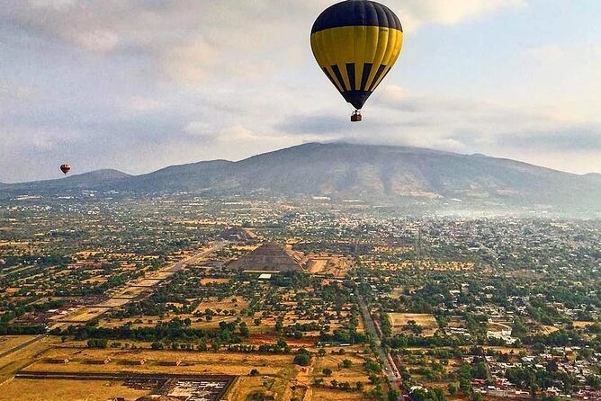 Private Tour: Teotihuacan Pyramids Hot Air Balloon Ride - The landing wrap-up: wine, flight certificate, and the feeling of closure