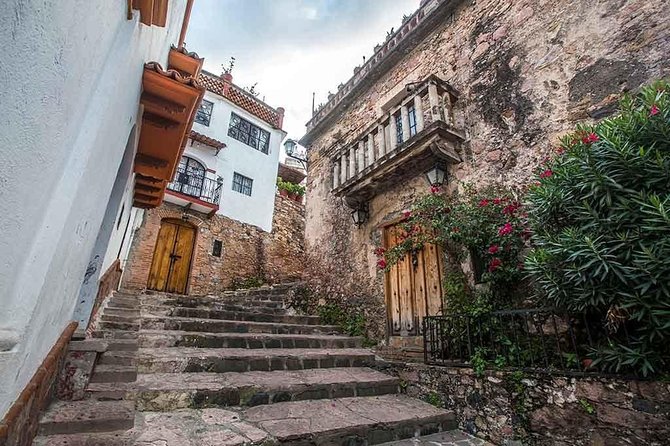 Private Tour: The Colonial Towns of Taxco and Cuernavaca from Mexico City - Cathedral views, colonial facades, and the value of a timed stop