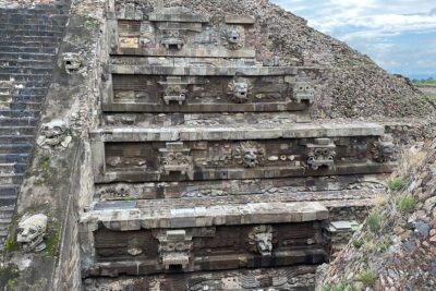 Private Tour with Archaeologist and VR Experience at Teotihuacan - Entering Teotihuacan at Gate 1 and walking Calzada de los Muertos