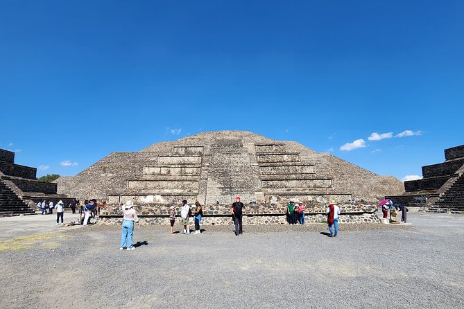 Pyramids and Basilica of Guadalupe Tour with Round Transport - Basilica of Our Lady of Guadalupe: your choose-your-own-depth stop