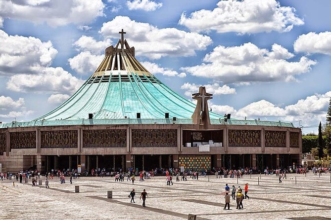 Pyramids of Teotihuacán and Basilica of Guadalupe - Stop 2: Basilica de Santa María de Guadalupe and Tepeyac Hill