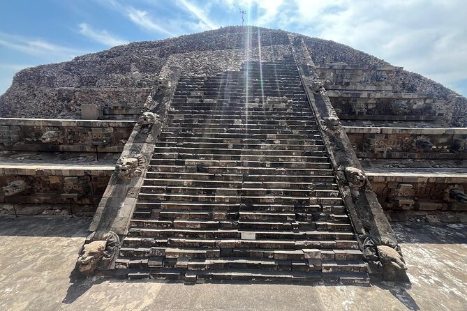 Pyramids of Teotihuacan and Basilica of Guadalupe / Small Groups - Key highlights worth clocking
