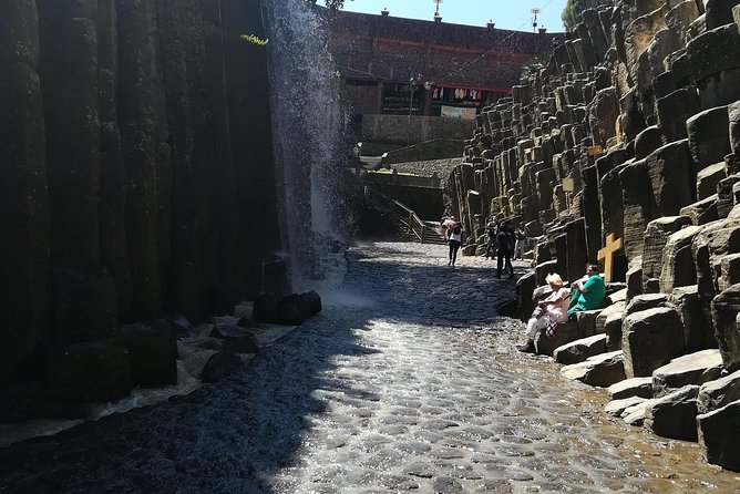 Real del Monte and Basaltic Prisms: Private & Small groups - Stop 2: Prismas Basálticos—40 meters of rock and four waterfalls