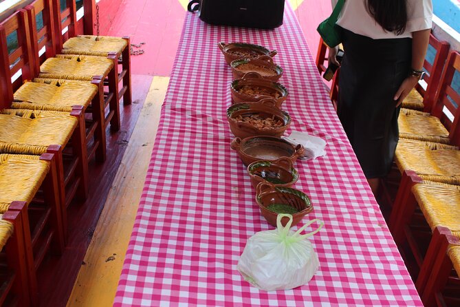 Riding Boats +Warm Mex Food+ Frida Kahlo's neighborhood (private) - Getting from Your Hotel to Xochimilco (About an Hour)