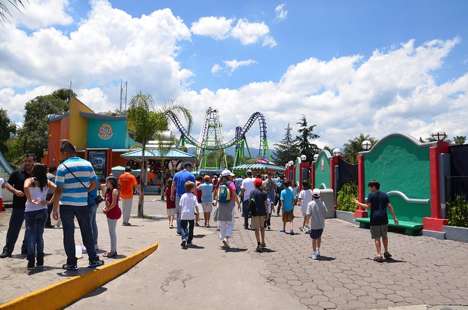 Six Flags Mexico City: Ticket + Hassle-Free Transfers - Food and service expectations inside the park