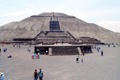 Small Group: Teotihuacan Pyramids and Shrine of Guadalupe with Lunch - Teotihuacan Pyramids: Climb the Sun and Moon and Walk the Avenue of the Dead