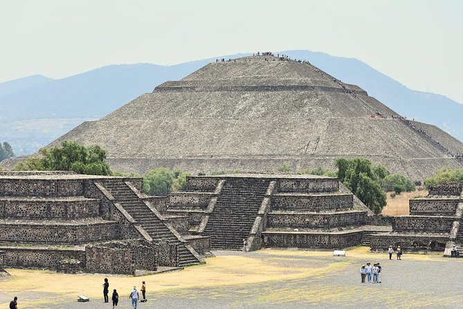 Small Group: Teotihuacan Pyramids and Shrine of Guadalupe with Lunch - Basilica of Our Lady of Guadalupe: Museum Time With Meaning