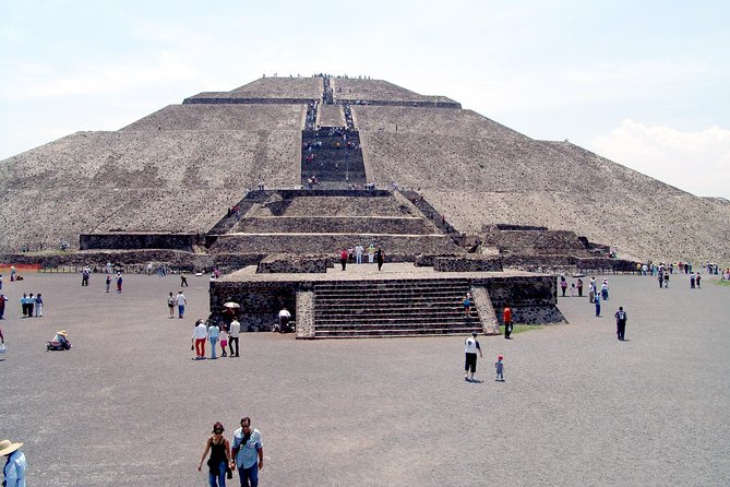 Small Group: Teotihuacan Pyramids and Shrine of Guadalupe with Lunch - Teotihuacan Pyramids: Climb the Sun and Moon and Walk the Avenue of the Dead