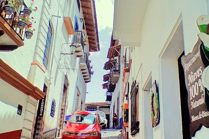 Small Group: The Magical Colonial Towns of Taxco and Cuernavaca - Cuernavaca Plaza de la Constitución: A Fast Look at Early Power