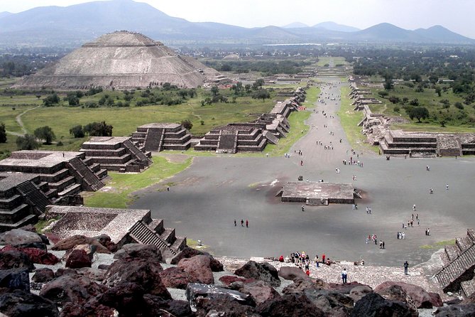 Small VIP Group: Teotihuacan Pyramids and Shrine of Guadalupe with lunch - Stop 1: Teotihuacan pyramids, including the Sun and Moon climb