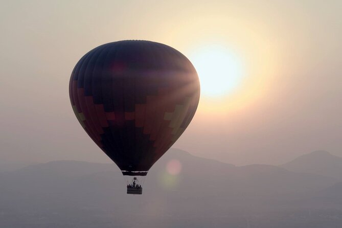 Sunrise HotAir Balloon Adventure Over Teotihuacan's Pyramids - Coffee, sparkling wine, and the actual sunrise flight