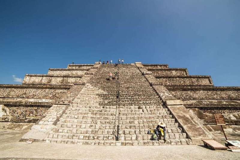 Teotihuacan Adventure: Private Tour & Lunch from Mexico City - The ride on local electric buses: comfort and a lower-impact twist