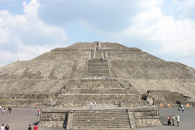 Teotihuacan and Basilica of Guadalupe with mezcal, tequila & handcrafts - Pickup, timing, and group size: the practical stuff that shapes your experience