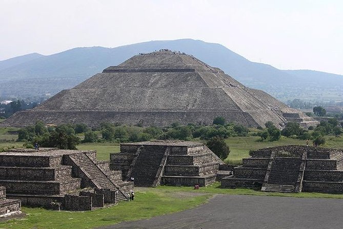 Teotihuacan and Basilica of Guadalupe with mezcal, tequila & handcrafts - Lunch on this tour: buffet comfort, quality varies