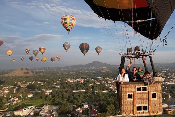 Teotihuacan Balloon Experience with Transportation and Breakfast - Teotihuacan Pyramids Stop: Pyramids of the Sun and Moon in an Hour
