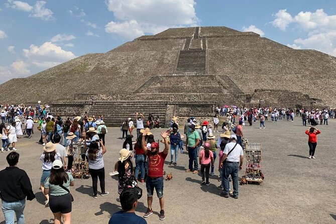 Teotihuacan Express with pick-up in Mexico City - Tlalocan artesanías y experiencias: the souvenir window you’ll actually use