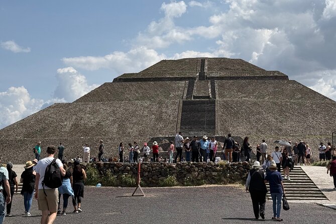 Teotihuacan : Full Tour Expert Guide and Hook-Free Transportation - Free pro photos: when it’s actually useful