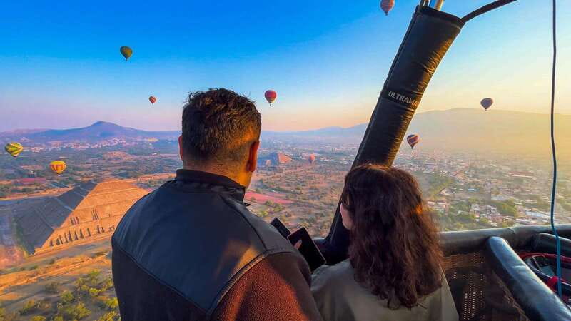 Teotihuacan: Hot Air Balloon Ride with Breakfast & Transport - In the basket: what the 45-minute sunrise flight feels like
