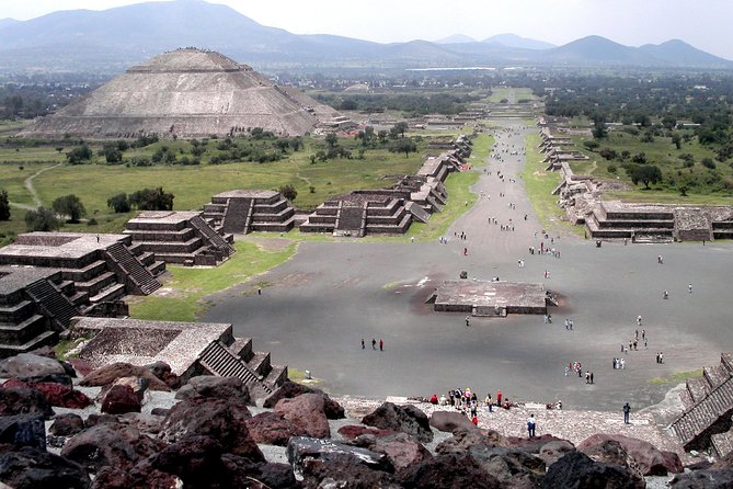 Teotihuacan Piramids and Shrine of Guadalupe without Lunch from Mexico City - Teotihuacan and Guadalupe in One Long Day: What You Really Get