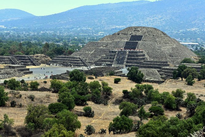 Teotihuacan Piramids and Shrine of Guadalupe without Lunch from Mexico City - Tres Culturas Plaza and the Shrine of Our Lady of Guadalupe
