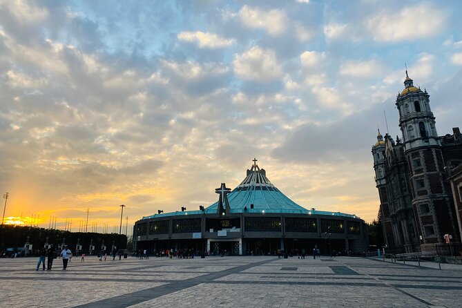 Teotihuacan Pyramid and Basilica Day Tour from CDMX - Basilica de Santa Maria de Guadalupe: story, grounds, and the shop visit