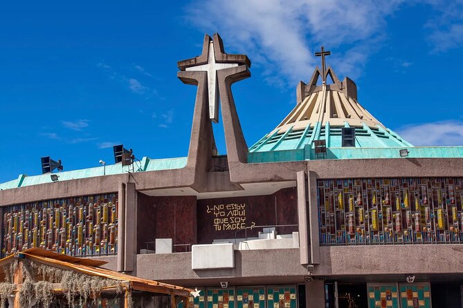 Teotihuacan Pyramids and Mexico City Tour - Paseo de la Reforma and the Angel of Independence: quick views, iconic framing