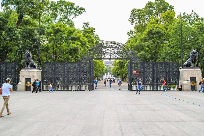 Teotihuacan Pyramids and Mexico City Tour - Avenida Presidente Masaryk: window-shopping on Mexico City’s luxury street
