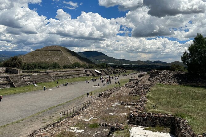 Teotihuacan Pyramids Private Tour from Mexico City - Piramide de la Serpiente Emplumada: tunnels and the feathered serpent story