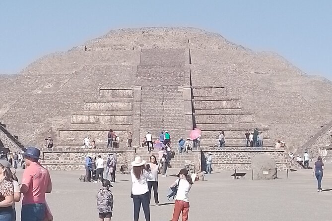 Teotihuacan Pyramids Tour with Pickup from your hotel in CDMX - Stop 1: Plaza de las Tres Culturas in Tlatelolco
