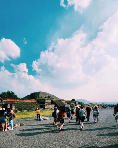 Teotihuacan VIP: Tour of the pyramids and Basilica of Guadalupe, tourist areas - Pyramid of the Sun: why an early schedule pays off